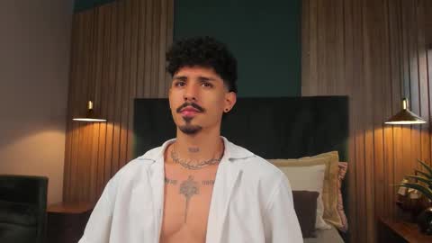 Snapshot of lukeetaylor_ chatting on 11-07-25, 11:54 Luke Taylor online show from 11-07-25, 11:54