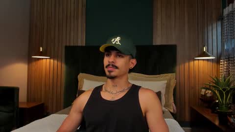 Snapshot of lukeetaylor_ chatting on 11-18-25, 11:36 Luke Taylor online show from 11-18-25, 11:36