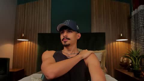 Snapshot of lukeetaylor_ chatting on 12-02-25, 11:04 Luke Taylor online show from 12-02-25, 11:04