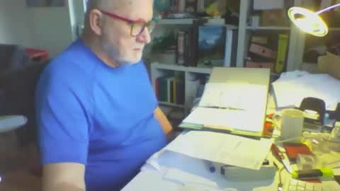 Snapshot of luley58 chatting on 02-17-26, 03:29 luley58 online show from 02-17-26, 03:29