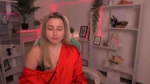 Snapshot of lulu___moon chatting on 11-24-25, 06:57 Lily online show from 11-24-25, 06:57