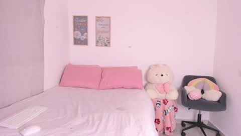 Snapshot of lulu_russell chatting on 01-07-25, 02:10 LULU online show from 01-07-25, 02:10