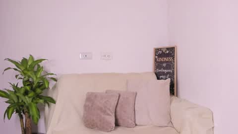 Snapshot of lulu_russell chatting on 01-28-25, 03:04 LULU online show from 01-28-25, 03:04