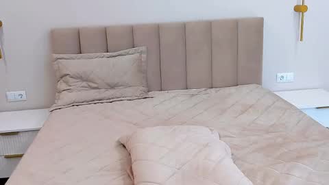 Lulu online show from 04-21-26, 01:42