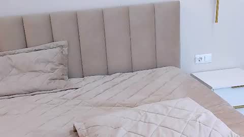 Snapshot of lulu_wolfie chatting on 07-19-26, 01:42 Lulu online show from 07-19-26, 01:42