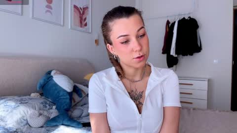 Snapshot of luluberryx chatting on 05-15-26, 02:18 lulu berry online show from 05-15-26, 02:18