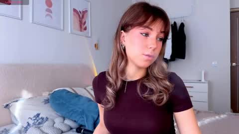 Snapshot of luluberryx chatting on 05-25-26, 01:11 lulu berry online show from 05-25-26, 01:11