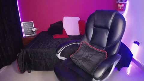 Snapshot of lulubigtitts chatting on 12-10-24, 02:05 LuluBigTitts online show from 12-10-24, 02:05