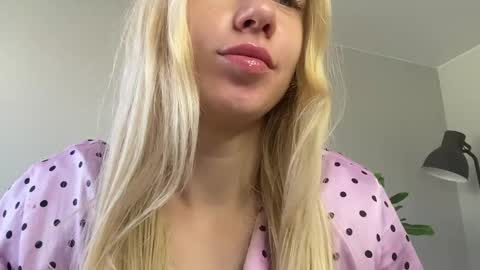 Snapshot of lumineess chatting on 06-07-26, 12:53 Catherine online show from 06-07-26, 12:53