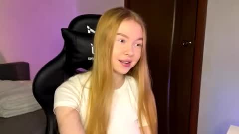 Snapshot of lumisun chatting on 12-19-25, 04:58 Sia online show from 12-19-25, 04:58