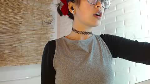 Luna online show from 04-23-26, 05:08