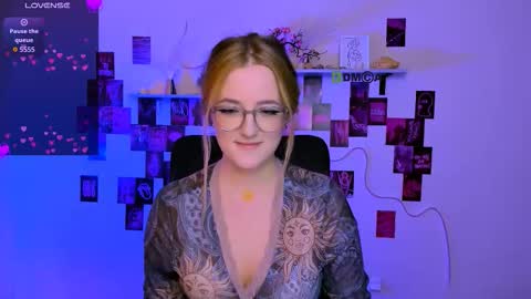 luna_berryy online show from 02-25-26, 09:35