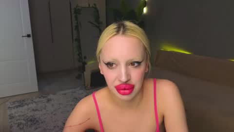 Snapshot of luna_beverly chatting on 04-29-26, 09:54 luna_beverly online show from 04-29-26, 09:54