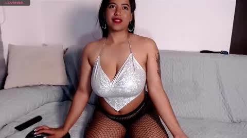 Snapshot of luna_ebony1 chatting on 02-23-25, 02:18 Couple X online show from 02-23-25, 02:18