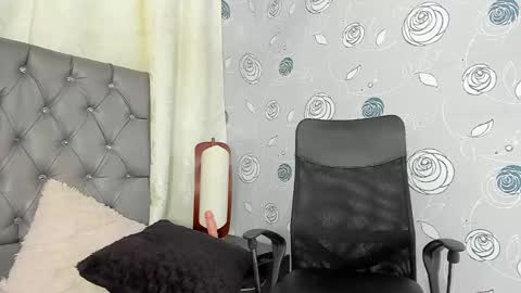 Luna Eva online show from 01-15-25, 06:40