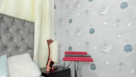 Luna Eva online show from 02-12-25, 09:11