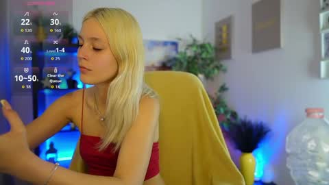 luna_grace18 online show from 06-08-26, 03:45