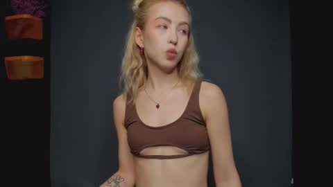 Elizabeth online show from 01-16-26, 04:33