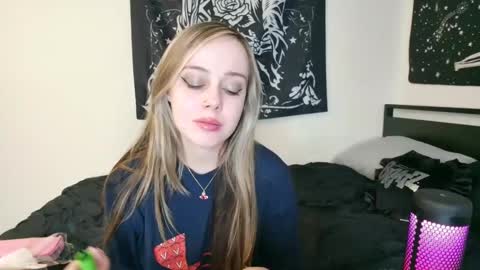 Luna online show from 10-21-25, 12:33