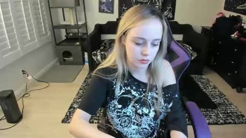 Luna online show from 02-20-26, 03:58