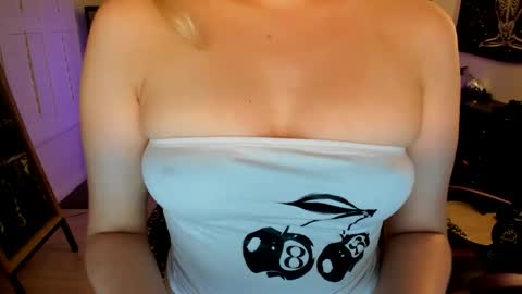 Snapshot of luna_lovelyy chatting on 06-07-26, 06:17 Luna online show from 06-07-26, 06:17