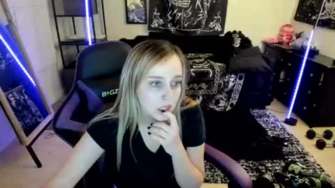 Snapshot of luna_lovelyy chatting on 07-02-26, 04:07 Luna online show from 07-02-26, 04:07