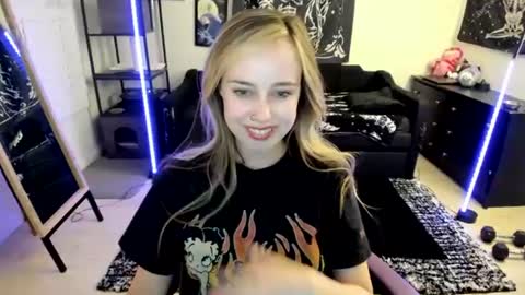 Snapshot of luna_lovelyy chatting on 07-13-26, 02:47 Luna online show from 07-13-26, 02:47
