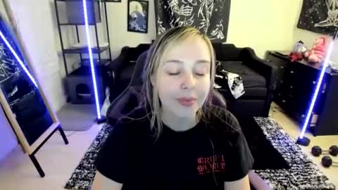 Snapshot of luna_lovelyy chatting on 07-15-26, 10:48 Luna online show from 07-15-26, 10:48