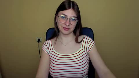 Snapshot of luna_lush_ chatting on 04-22-26, 07:55 Luna online show from 04-22-26, 07:55