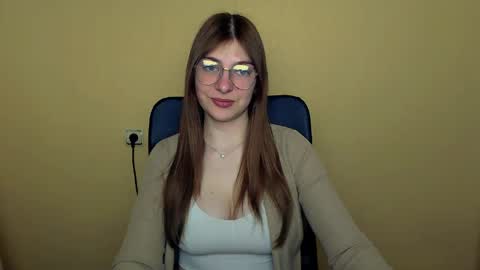 Snapshot of luna_lush_ chatting on 04-24-26, 09:45 Luna online show from 04-24-26, 09:45