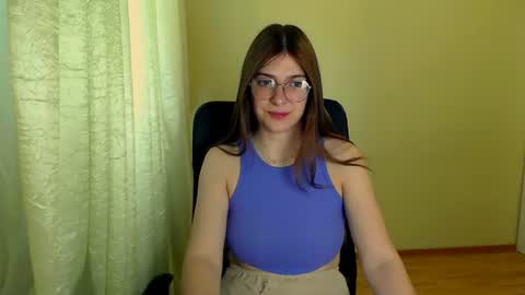 Snapshot of luna_lush_ chatting on 06-25-26, 08:19 Luna online show from 06-25-26, 08:19