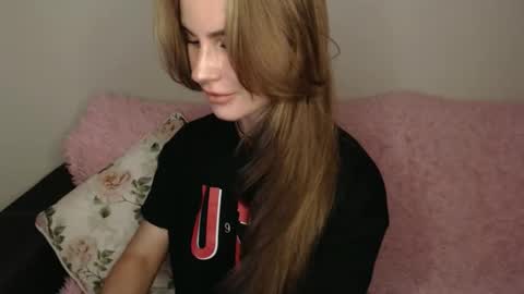 Snapshot of luna_moon77 chatting on 09-13-25, 05:35 Luna online show from 09-13-25, 05:35