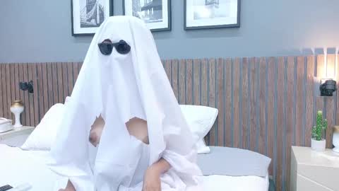 LUNA  online show from 10-12-25, 06:01