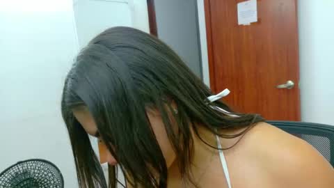 Snapshot of luna_rousse26 chatting on 05-11-26, 02:45 luna_rousse26 online show from 05-11-26, 02:45