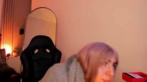 Snapshot of luna_tagliaferri chatting on 01-05-26, 05:27 Luna online show from 01-05-26, 05:27