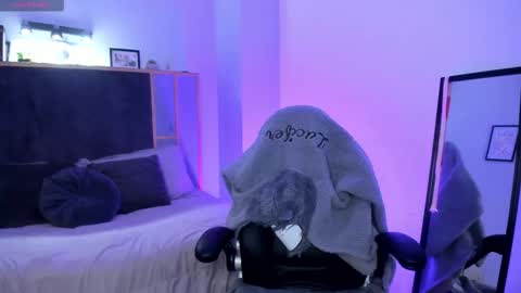 Snapshot of luna_tagliaferri chatting on 01-18-26, 01:15 Luna online show from 01-18-26, 01:15