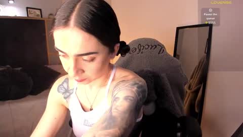 Snapshot of luna_tagliaferri chatting on 02-08-26, 01:25 Luna online show from 02-08-26, 01:25