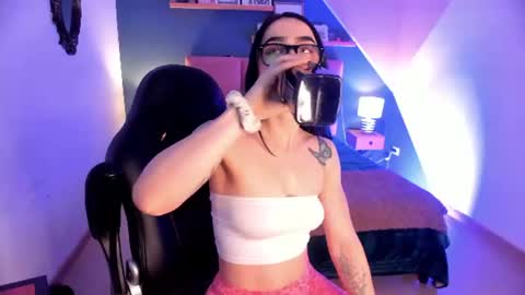 Snapshot of luna_tagliaferri chatting on 07-10-26, 07:05 Luna online show from 07-10-26, 07:05
