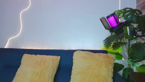 Snapshot of luna_valen chatting on 05-22-26, 04:30 luna_valen online show from 05-22-26, 04:30