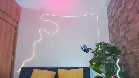 Snapshot of luna_valen chatting on 05-27-26, 04:31 luna_valen online show from 05-27-26, 04:31