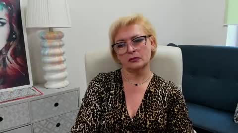 L u n a online show from 05-14-26, 07:15
