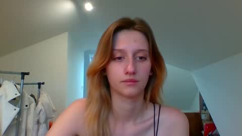 L U N A  online show from 12-04-24, 08:01