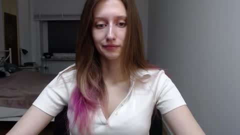 L U N A  online show from 12-05-25, 06:33