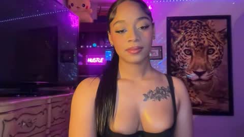 lunaa_11 online show from 06-05-26, 05:58