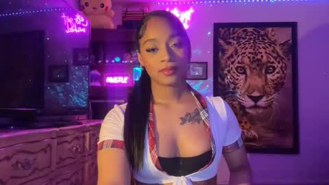 lunaa_11 online show from 06-11-26, 06:11