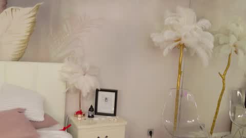 Snapshot of lunaa_baby_girl chatting on 03-02-26, 07:15 Luna online show from 03-02-26, 07:15