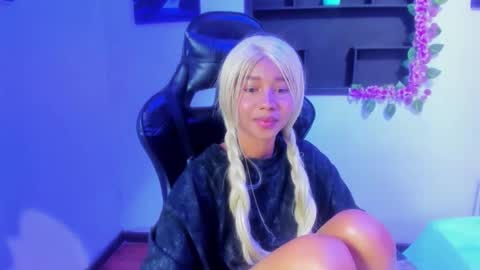 lunna online show from 02-11-26, 03:33