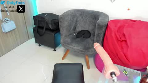 Luna Hatzel online show from 01-15-25, 01:52