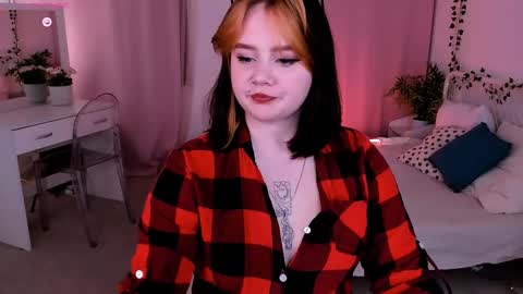 Snapshot of lunaali chatting on 09-26-25, 04:55 Li online show from 09-26-25, 04:55