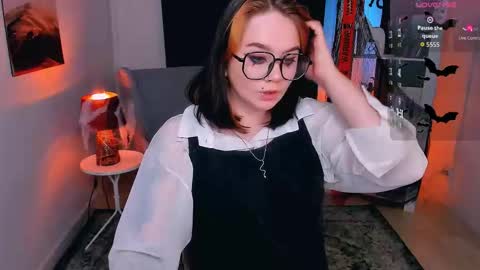 Snapshot of lunaali chatting on 10-24-25, 04:25 Li online show from 10-24-25, 04:25